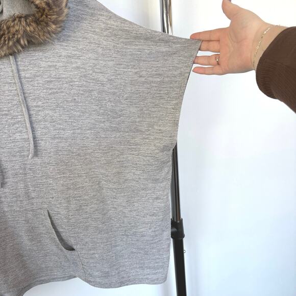 Y2K Scene Faux Fur Hood Sleeveless Top 2011 Gyaru Poncho Rave Alt Medium - Picture 5 of 8